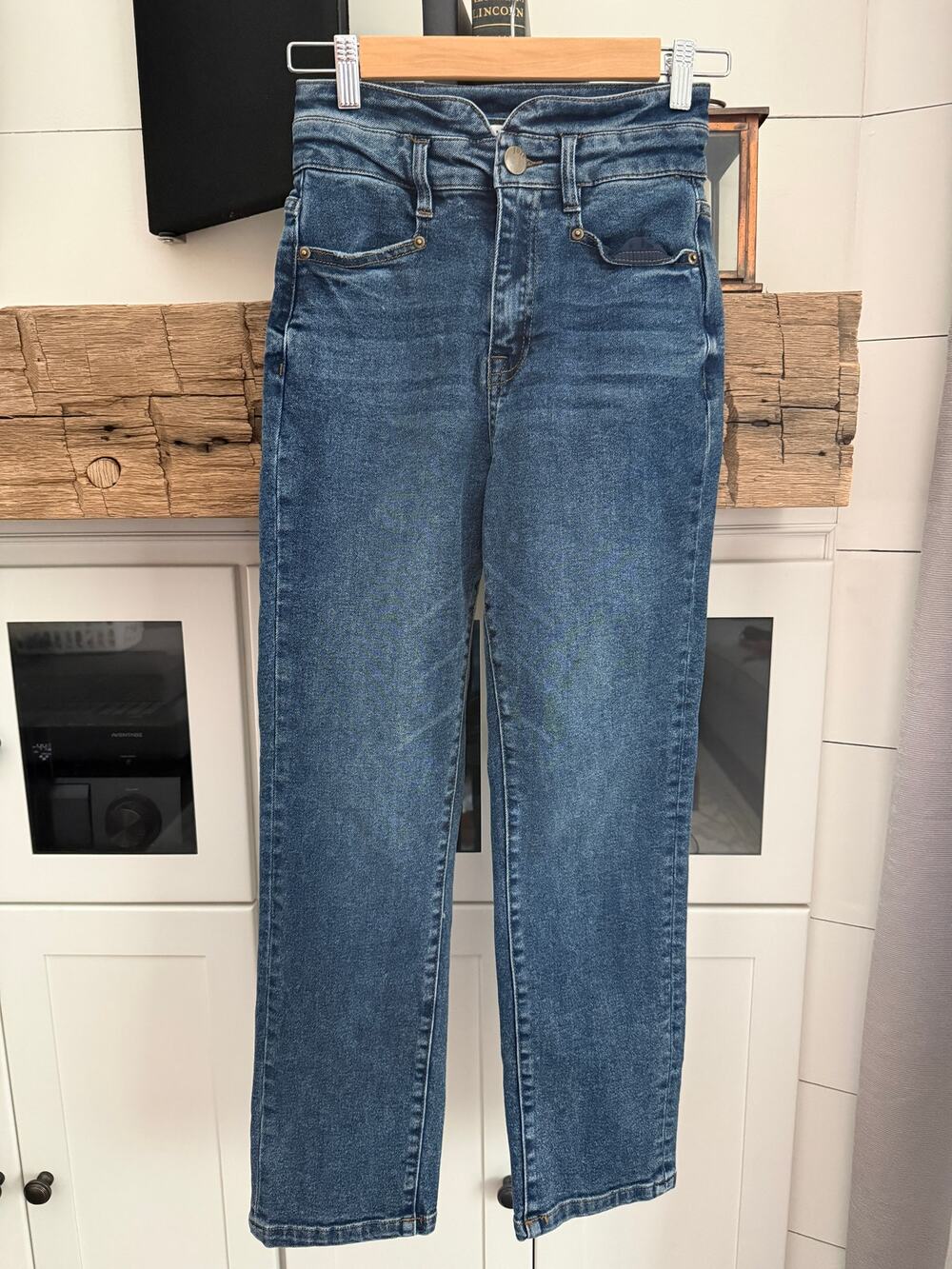 Joie Medium Wash High Rise Straight Leg Jeans Sz 0/00 petite Mom Jean Staple